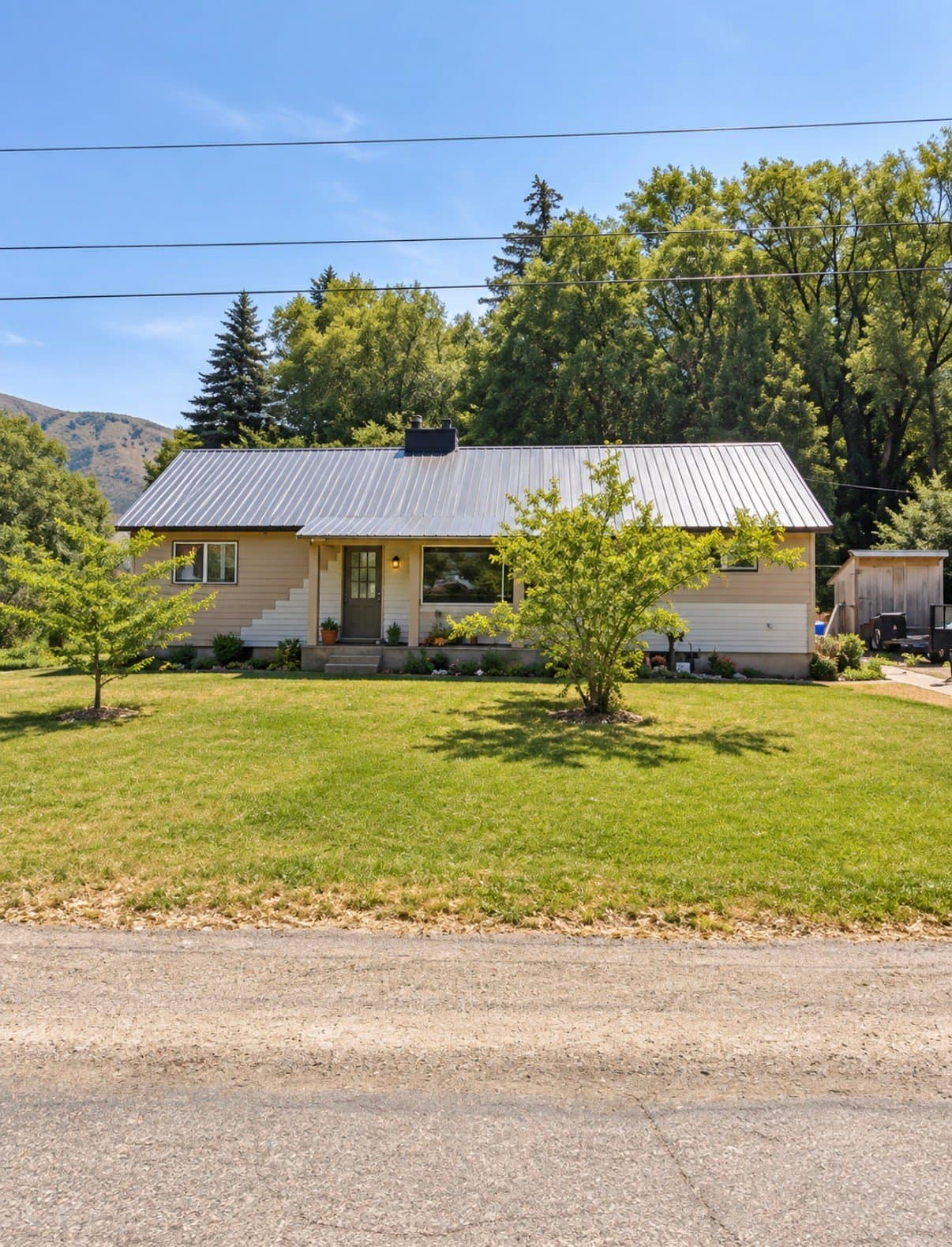 Mantua House: 180 N Main St