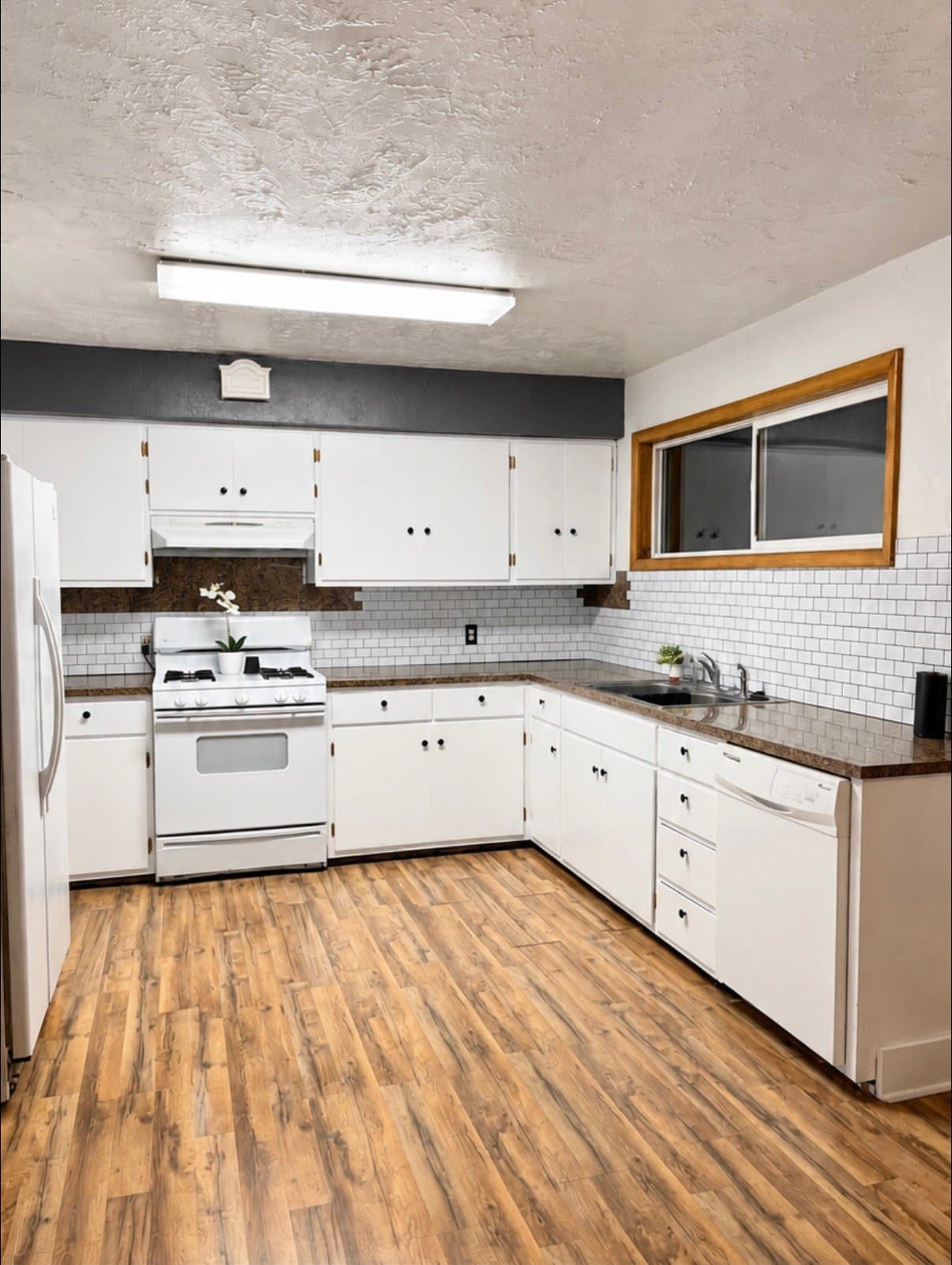 Mantua House: 180 N Main St