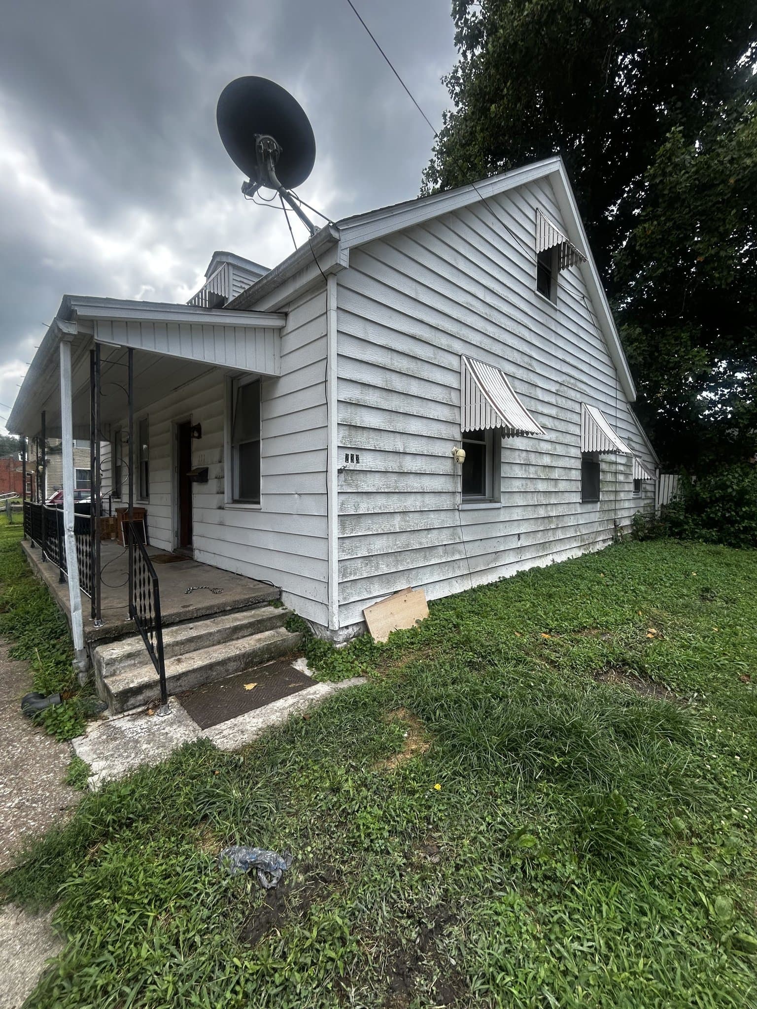 Belleville House: 233 N 11th St