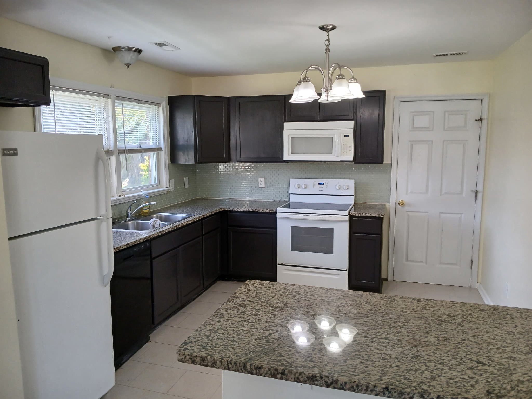 Hampton House: 433 Rogers Ave.