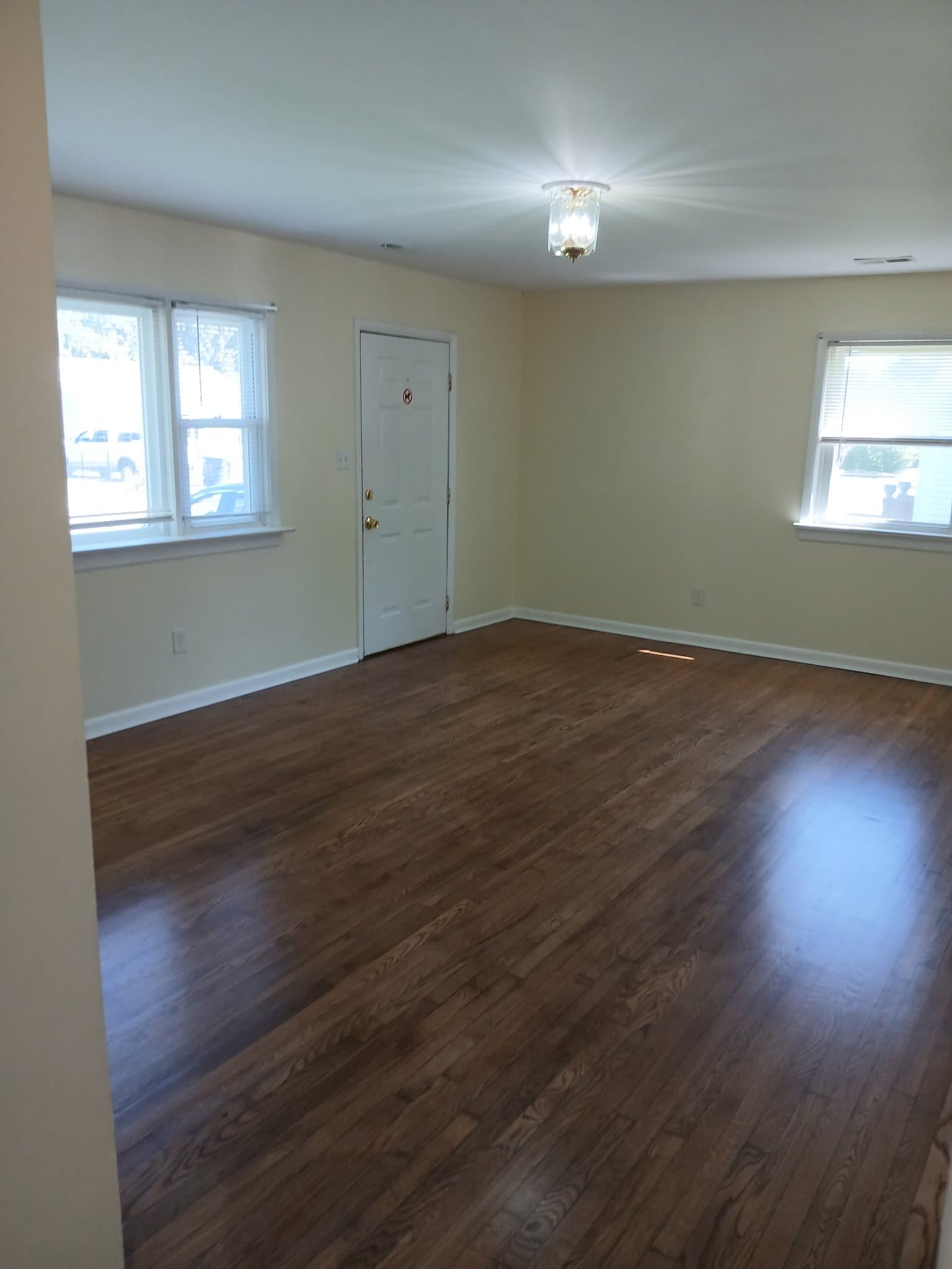 Hampton House: 433 Rogers Ave.
