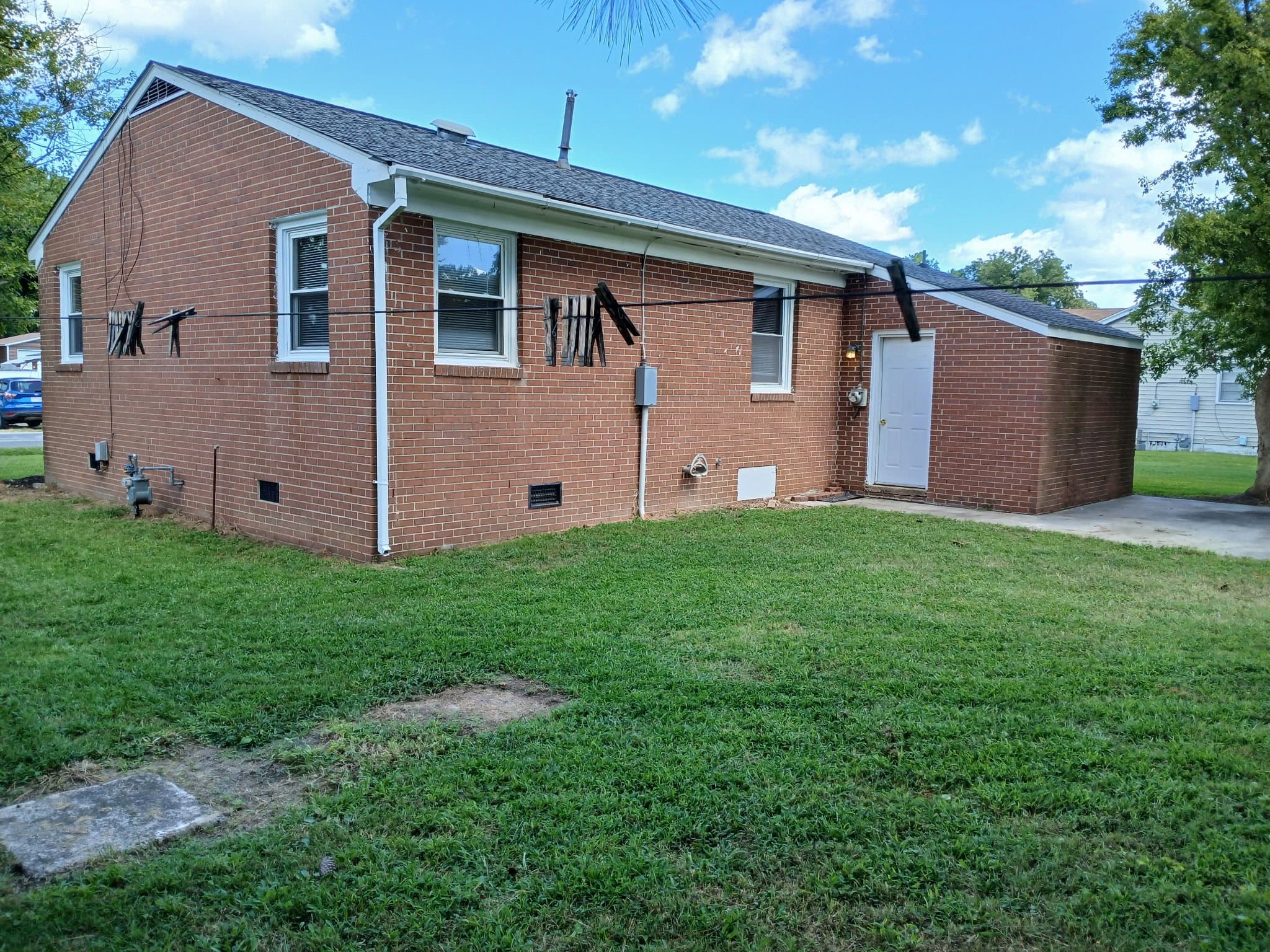Hampton House: 433 Rogers Ave.
