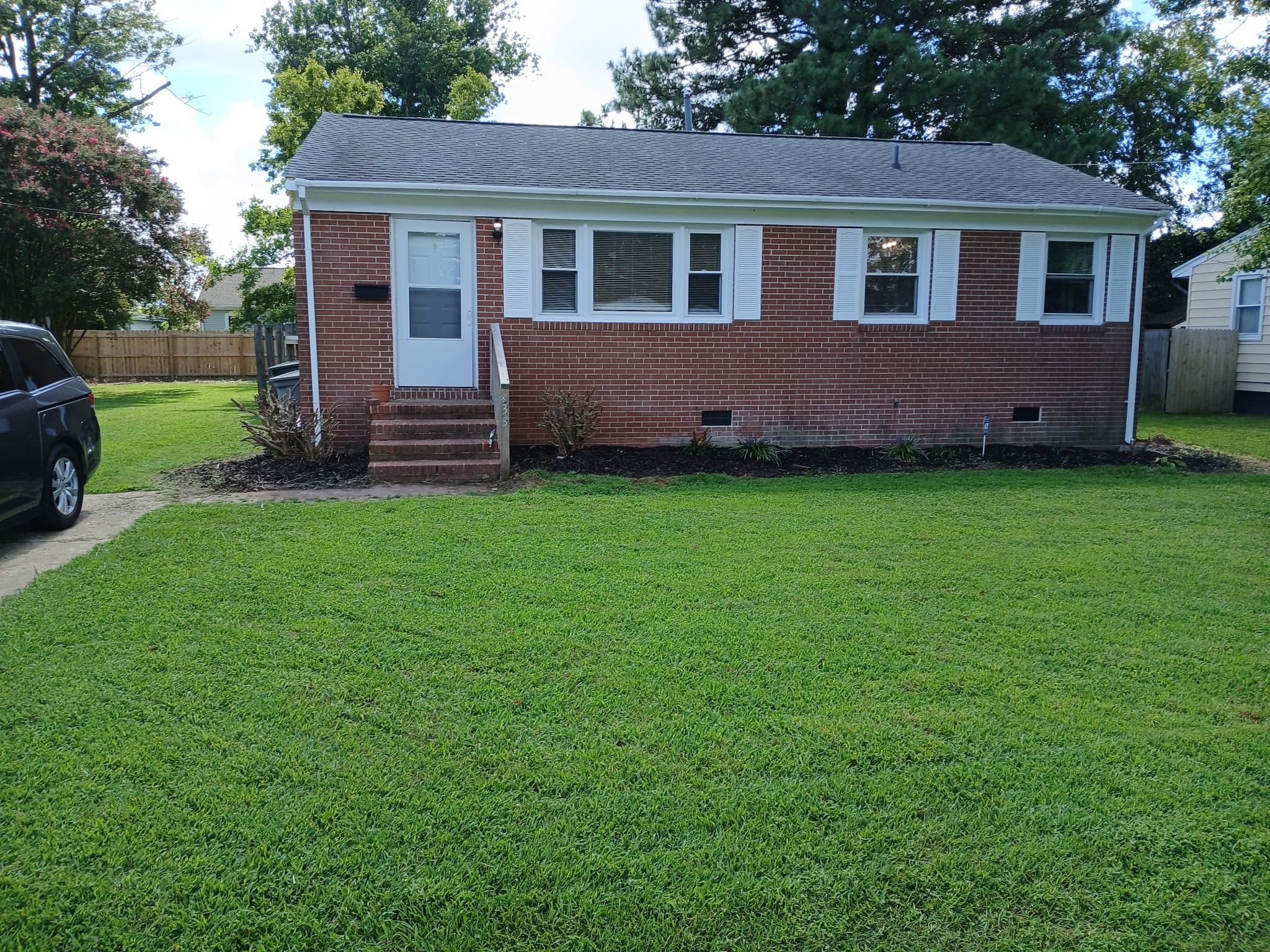 Hampton House: 433 Rogers Ave.