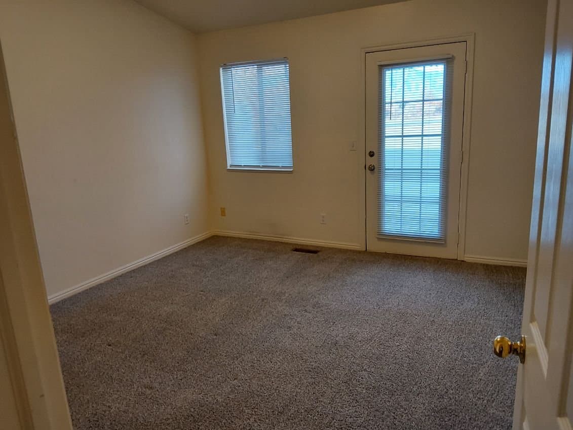 Logan Townhome: 7 Fairway Ln