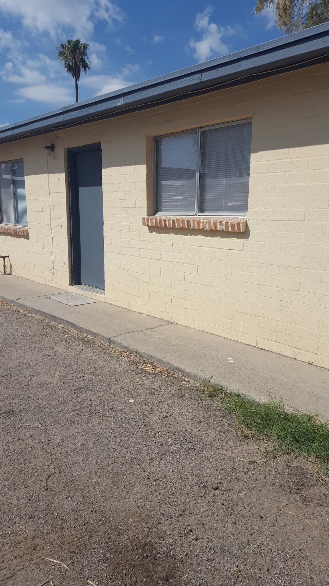 Tucson House: 16 E King Rd