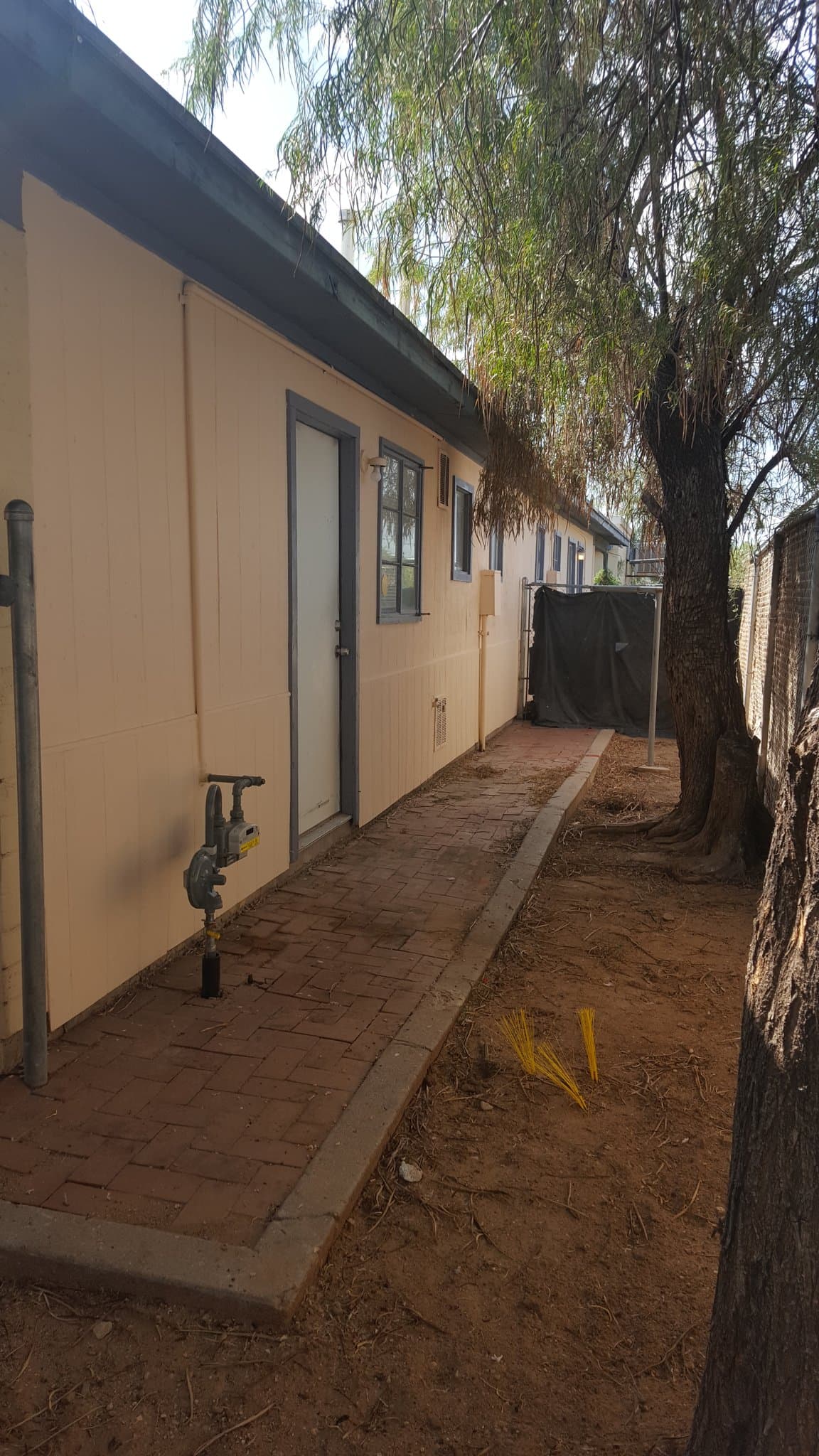 Tucson House: 16 E King Rd