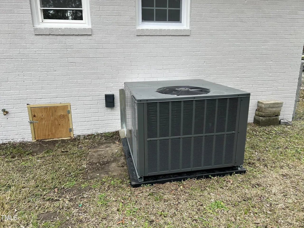 Goldsboro House: 209 Bunche Dr