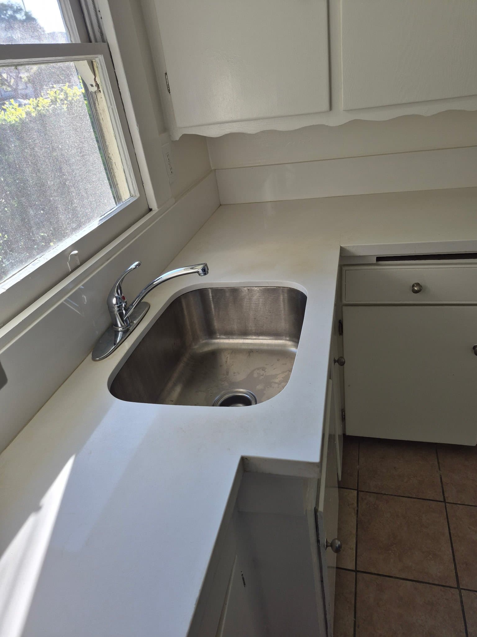 Pasadena Apartment: 695 Cordova St
