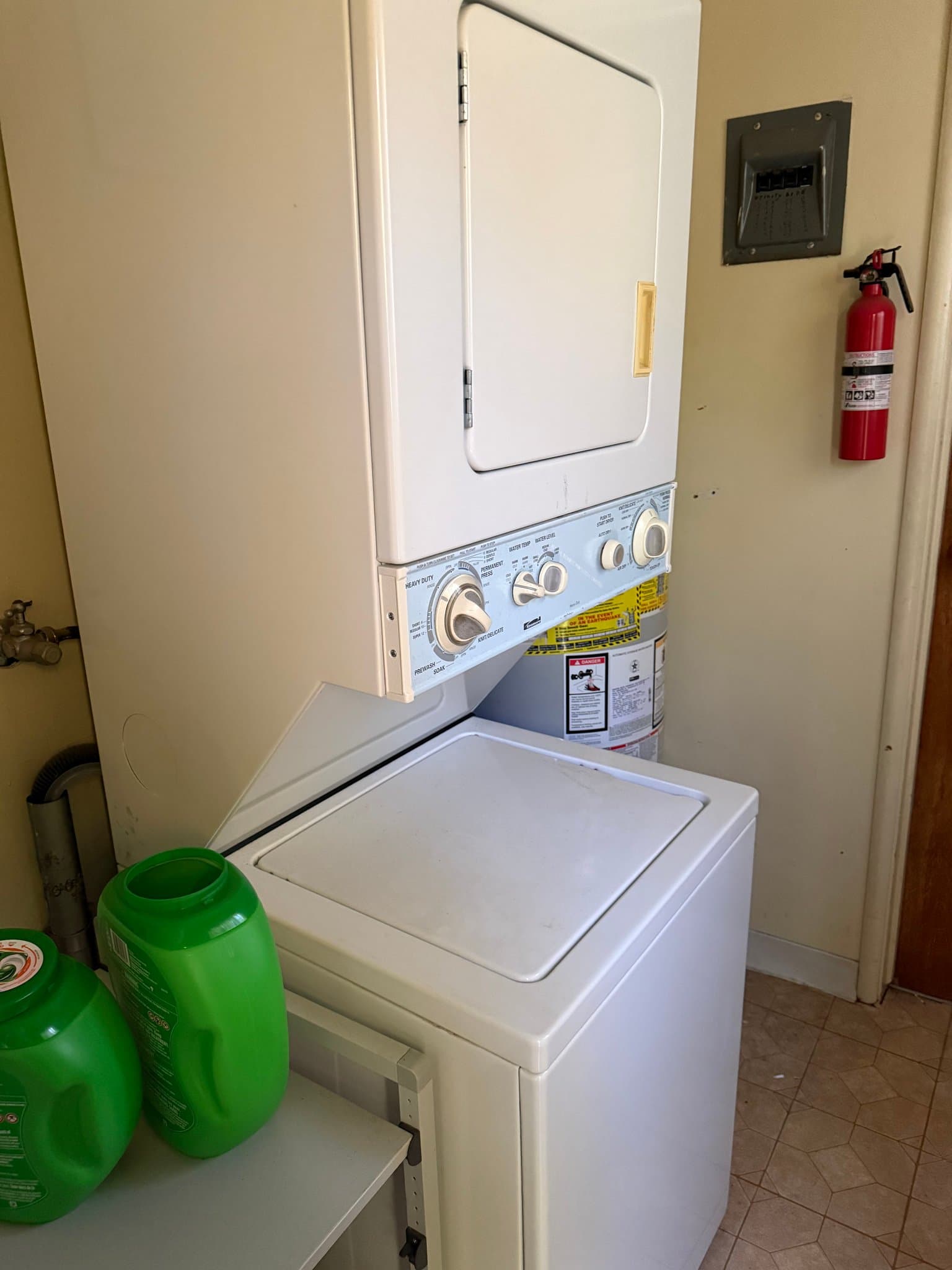 Hayward Single Room: 1442 D St.