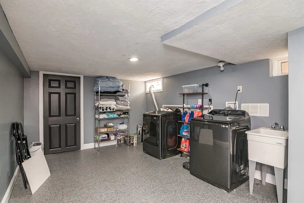 South Hadley Single Room: 412 Granby Road