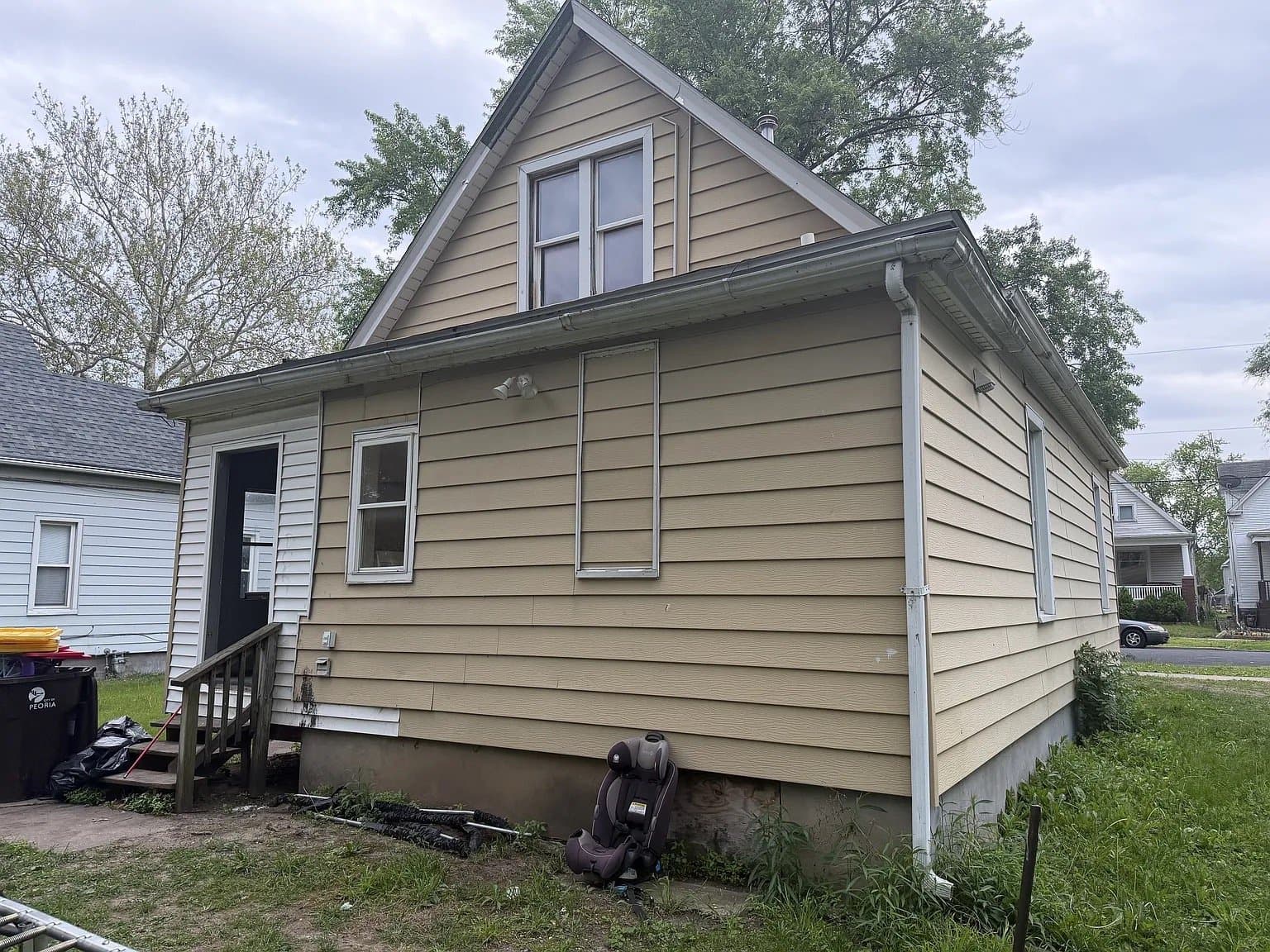 Peoria House: 1829 W Butler St
