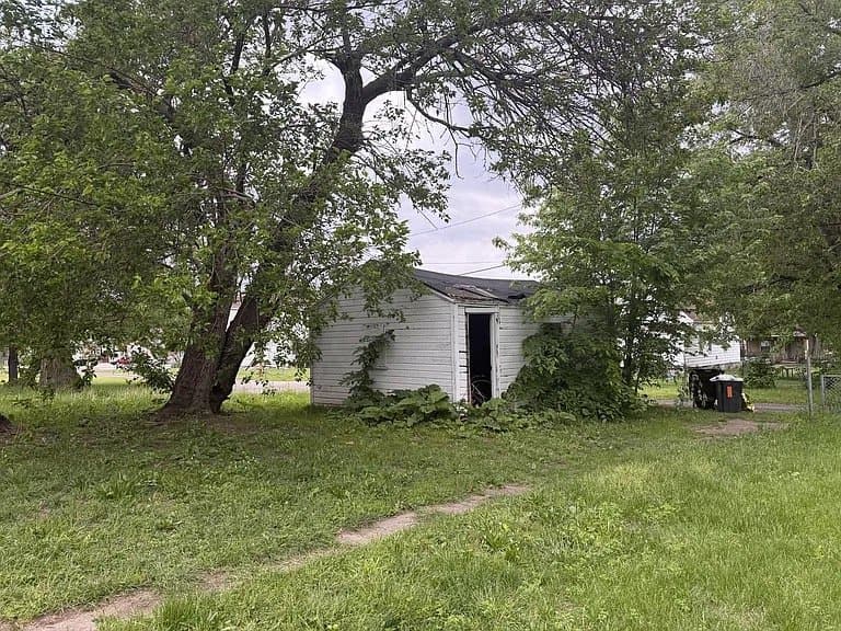 Peoria House: 1829 W Butler St