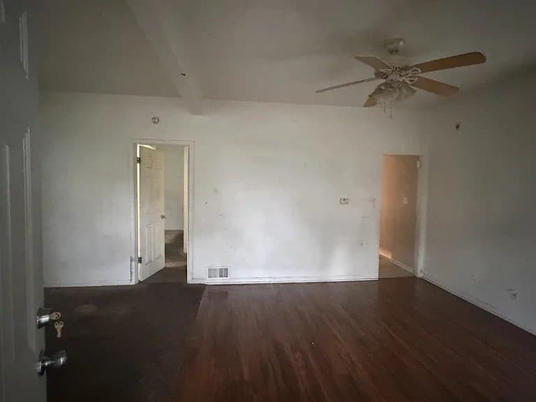 Peoria House: 1829 W Butler St