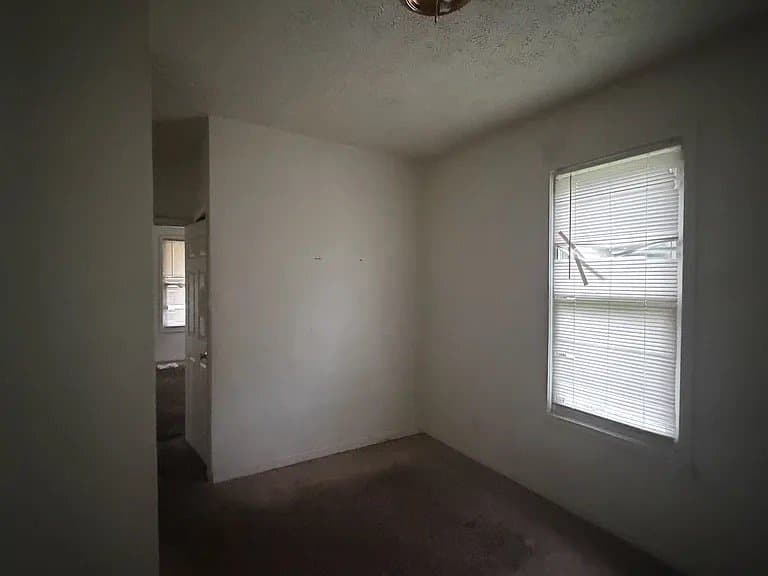 Peoria House: 1829 W Butler St