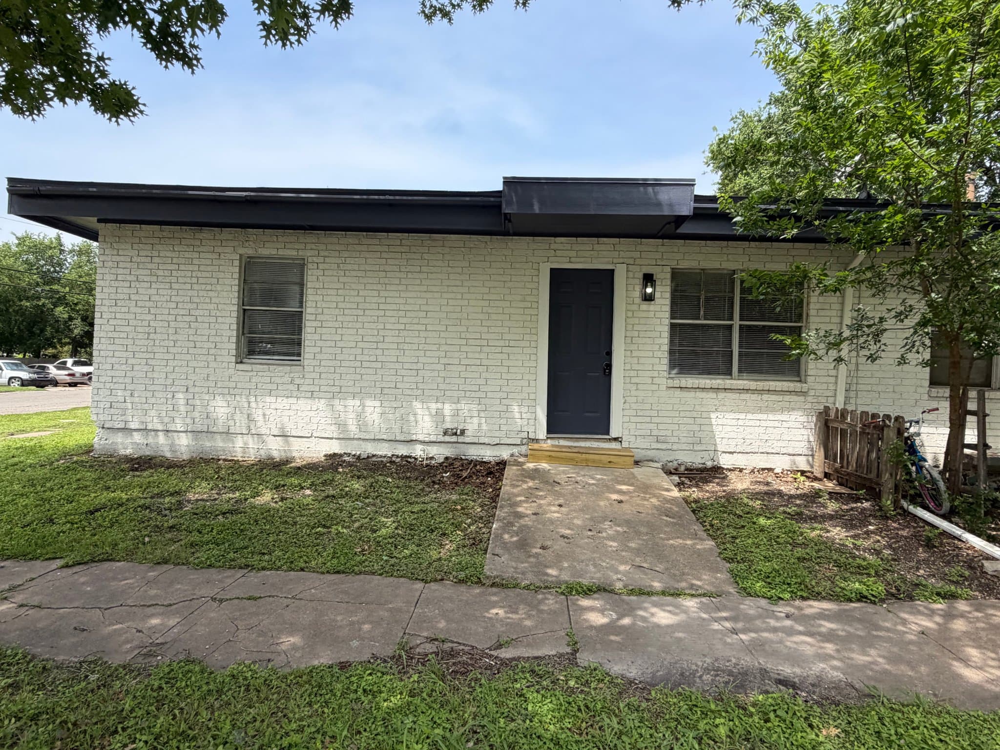 Taylor House: 401 Branch St