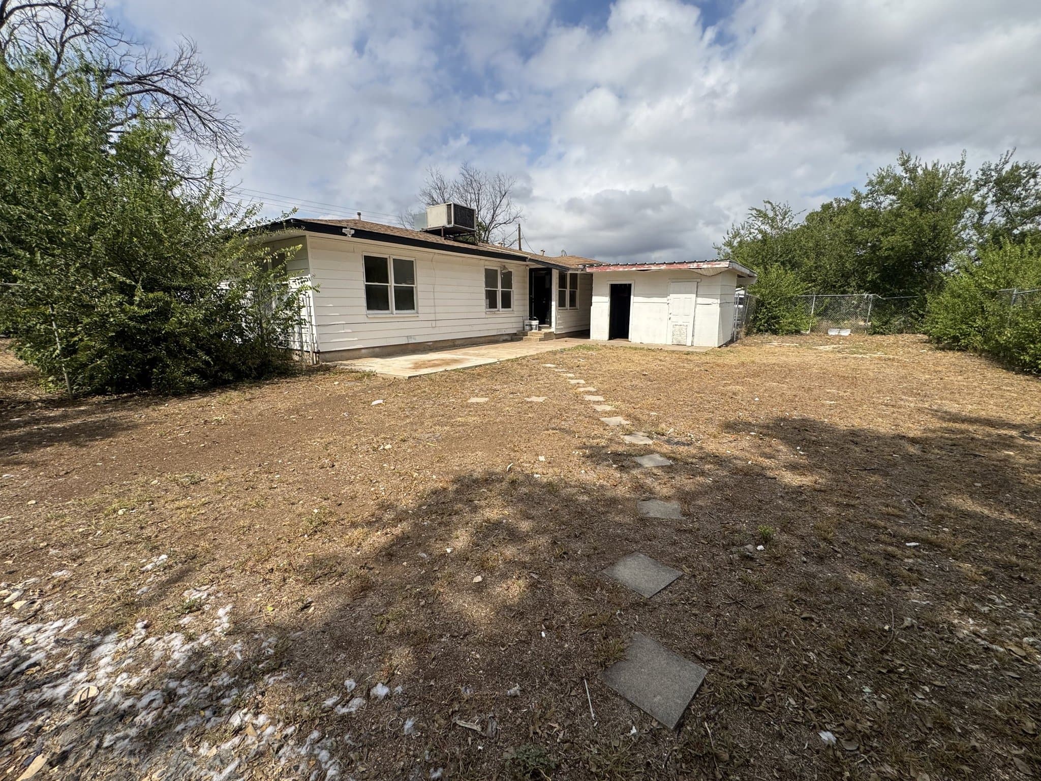San Angelo House: 3822 Bowie St