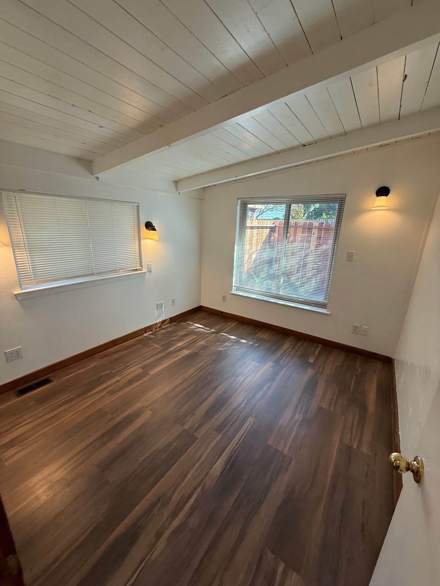 Auburn House: 259 Brook Rd
