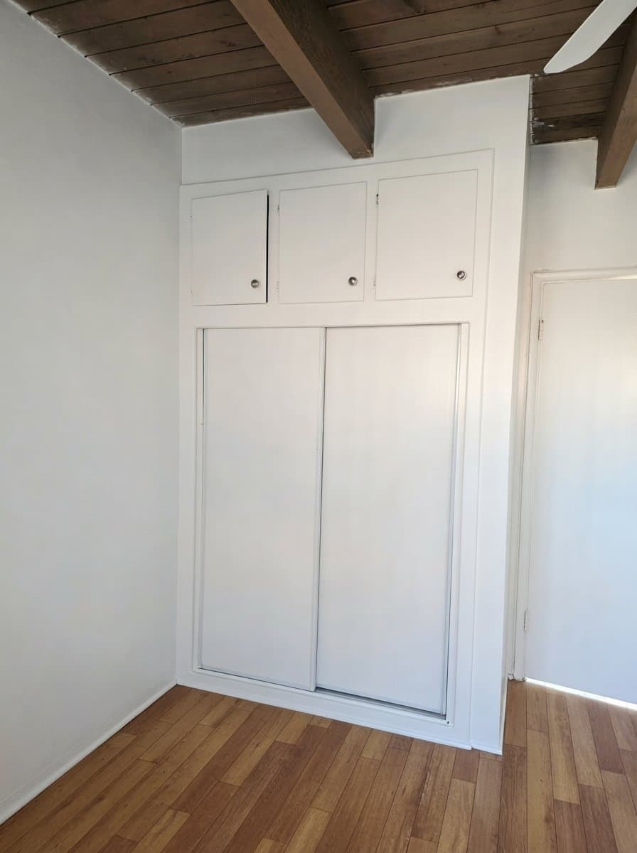 Los Angeles Apartment: 1909 N Beachwood Dr