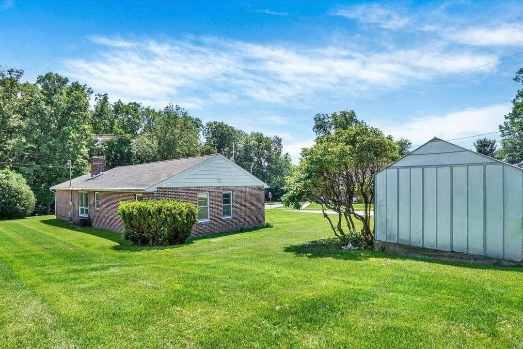 York House: 1610 N East St