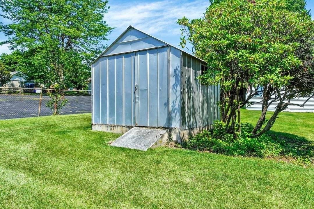 York House: 1610 N East St