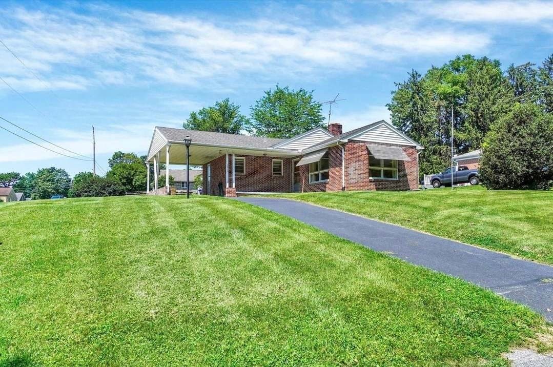 York House: 1610 N East St