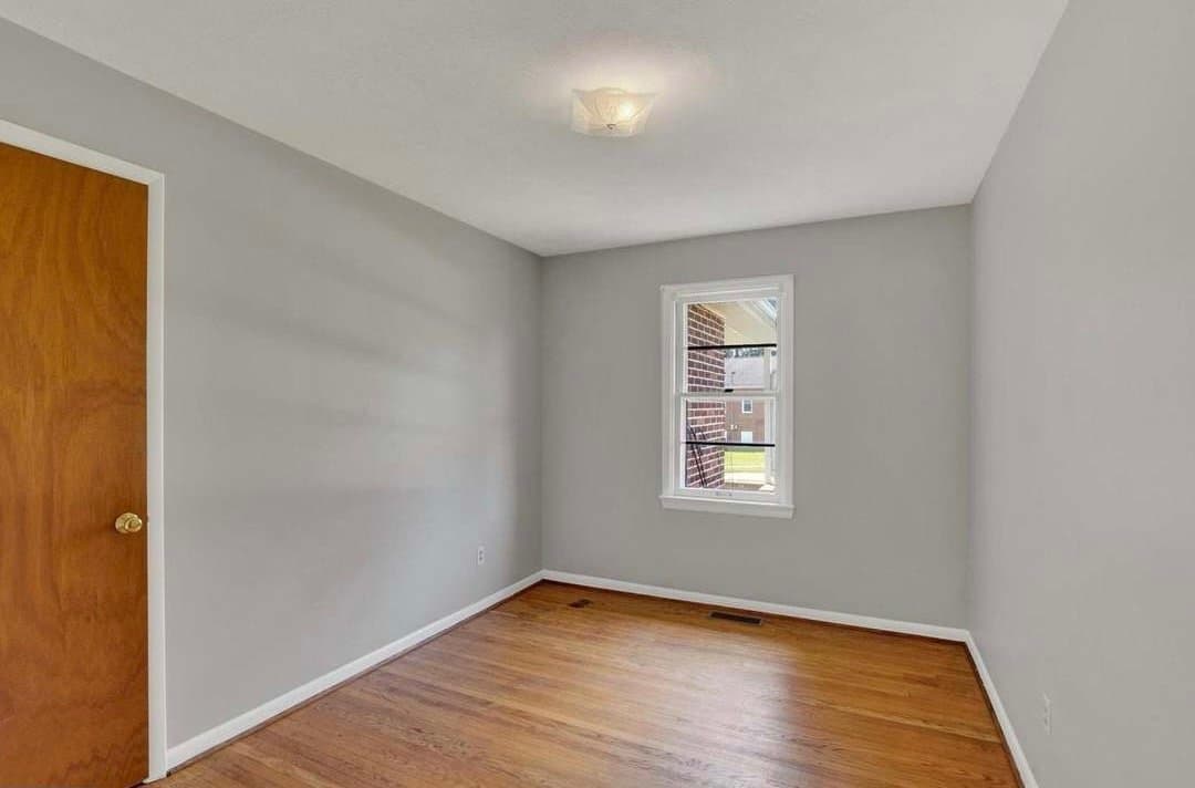 York House: 1610 N East St