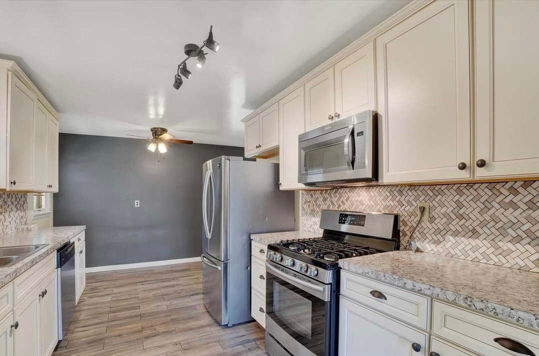 York House: 1610 N East St
