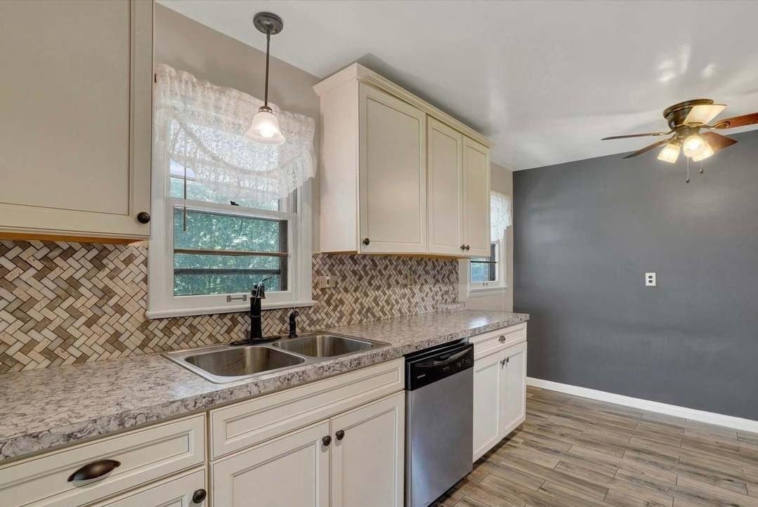 York House: 1610 N East St