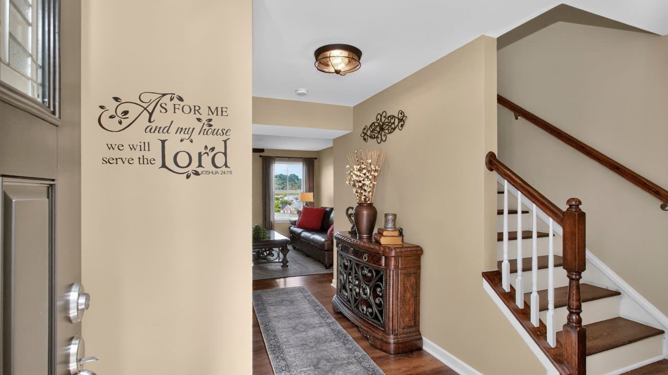 Nashville House: 613 Wolfeboro Ln
