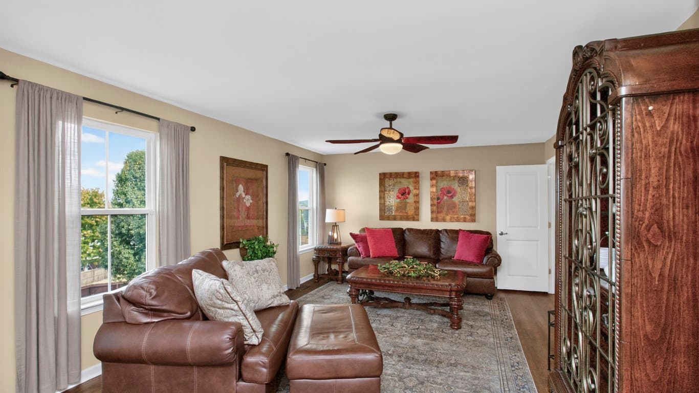 Nashville House: 613 Wolfeboro Ln