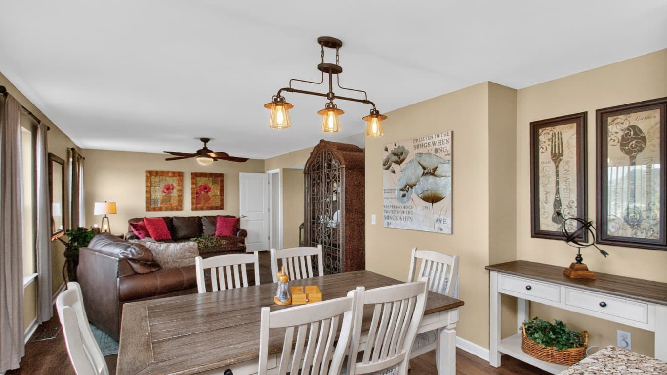 Nashville House: 613 Wolfeboro Ln