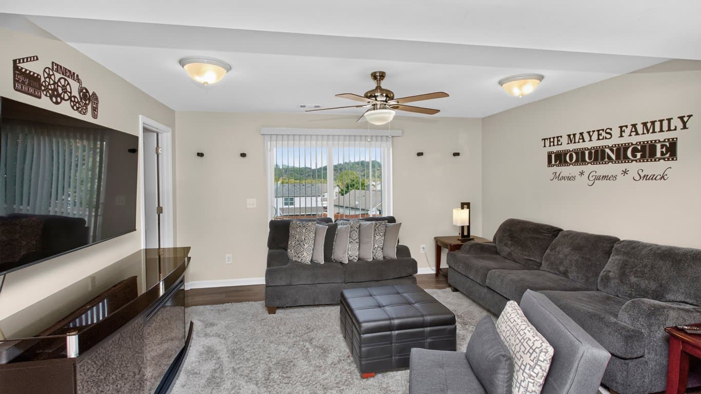 Nashville House: 613 Wolfeboro Ln