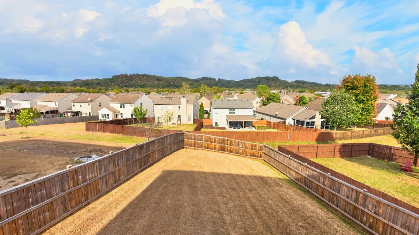 Nashville House: 613 Wolfeboro Ln