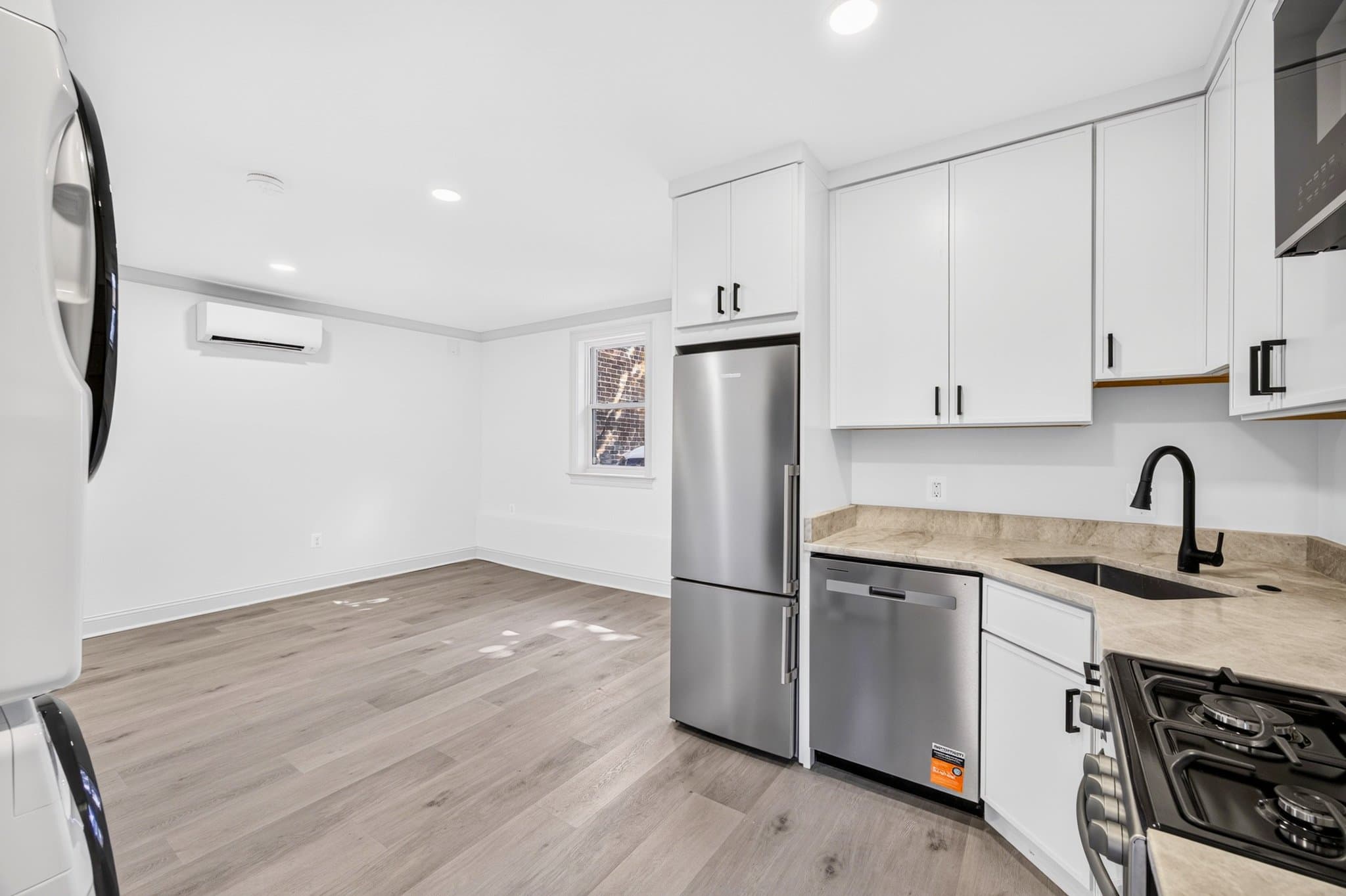 Washington Apartment: 311 East Capitol St. SE