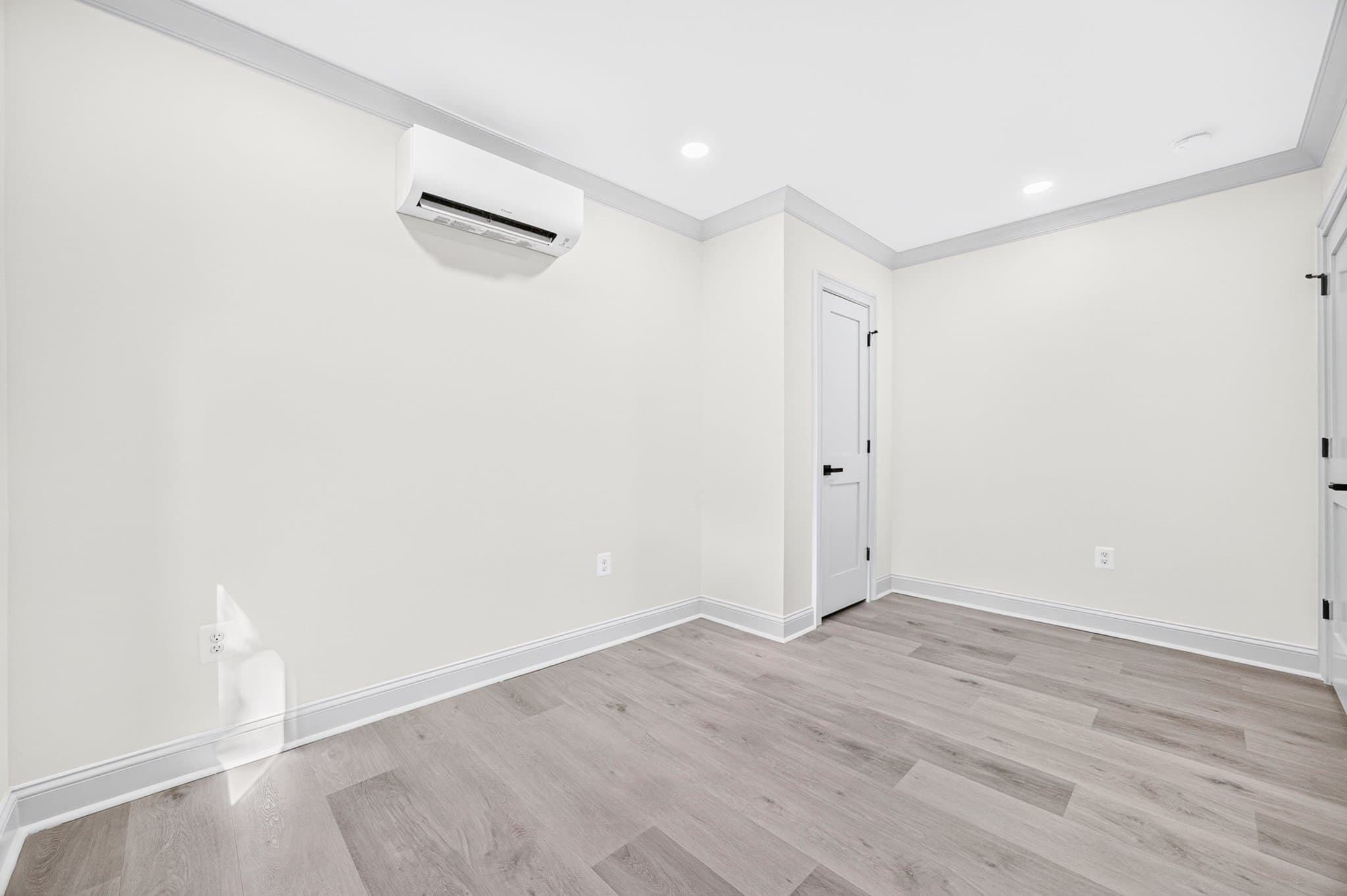 Washington Apartment: 311 East Capitol St. SE