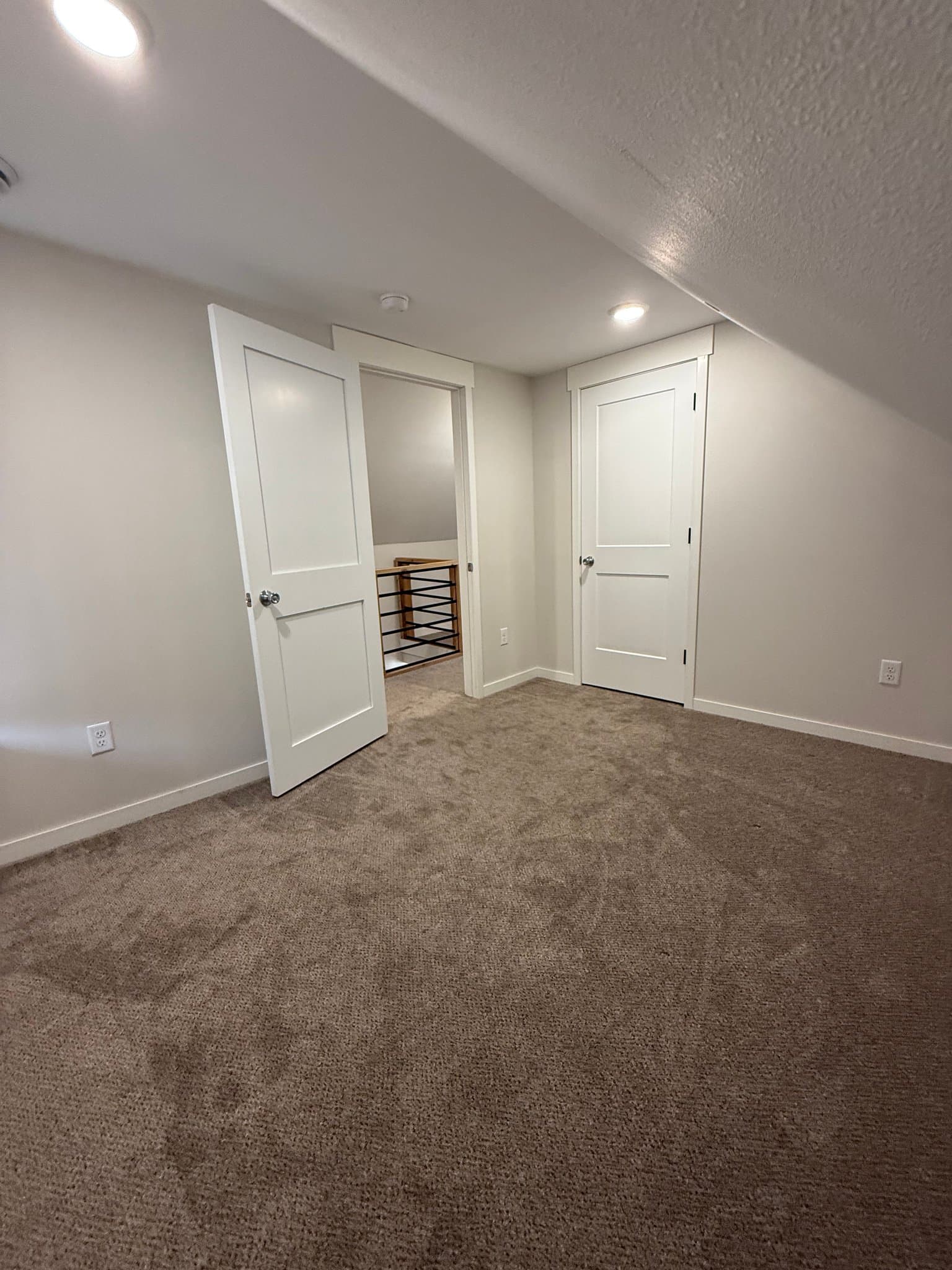 THIEF RIVER FALL House: 1201 Elizabeth Ave N