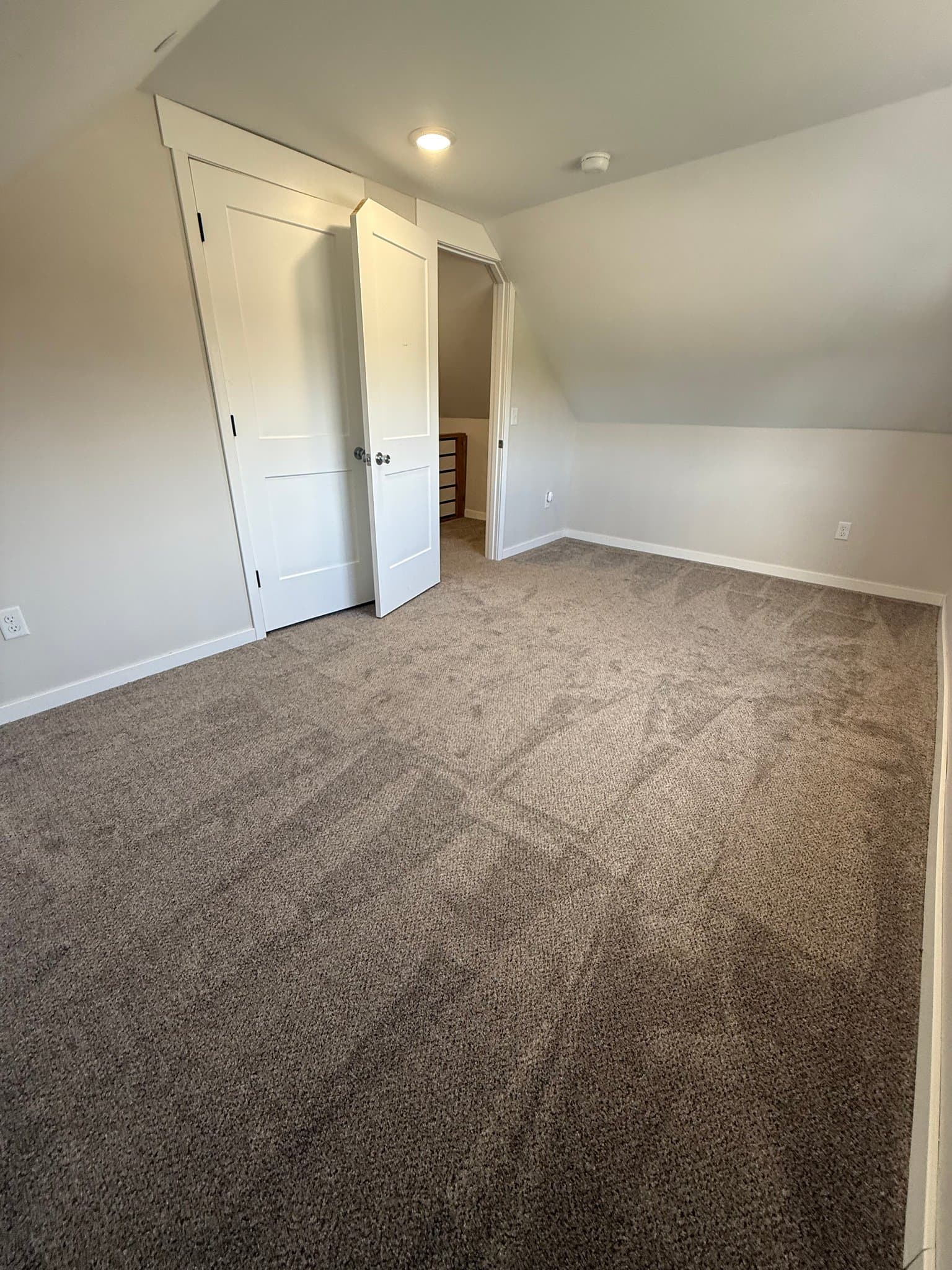 THIEF RIVER FALL House: 1201 Elizabeth Ave N