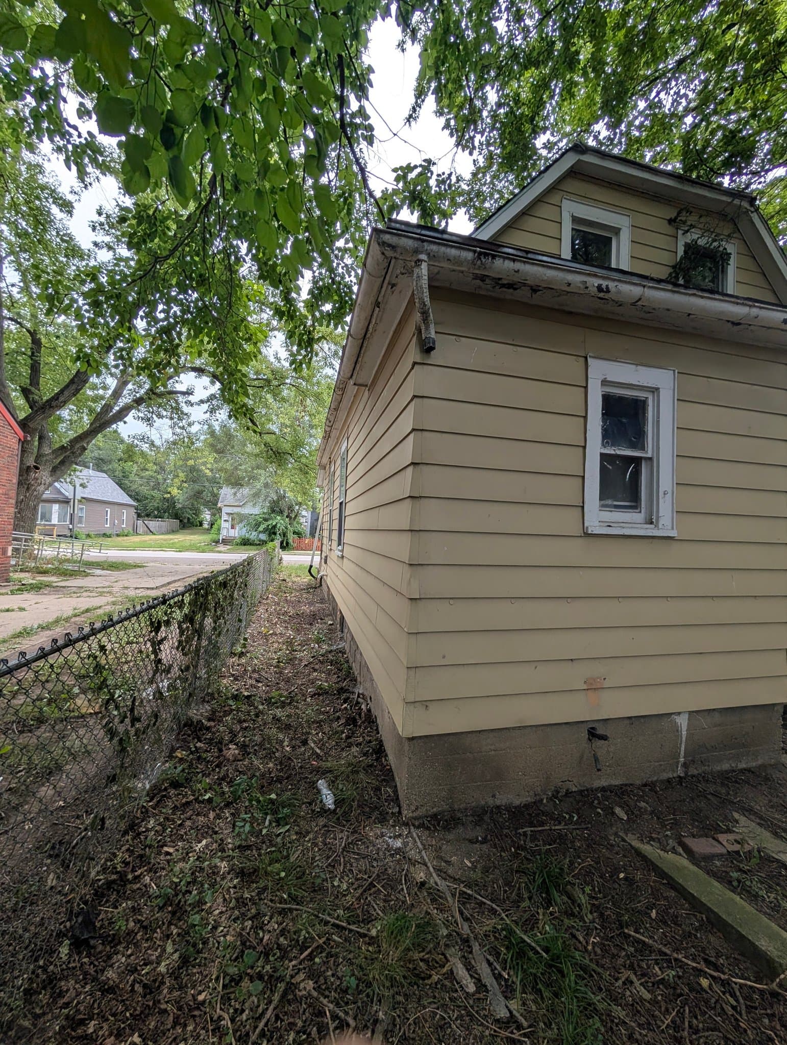 Peoria House: 2113 W Howett St.