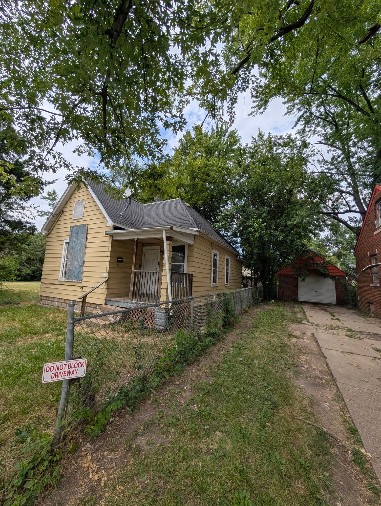 Peoria House: 2113 W Howett St.