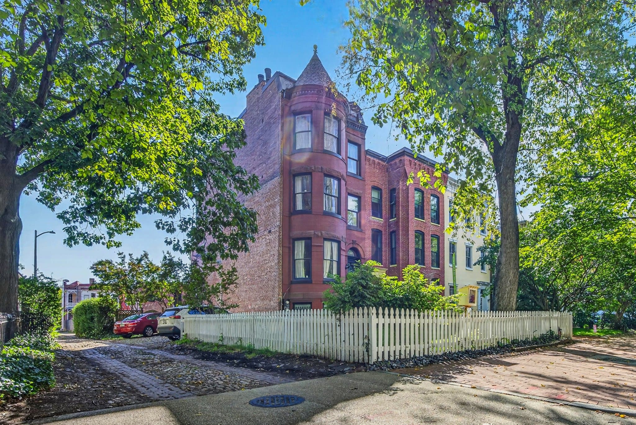 Washington Apartment: 311 East Capitol St. SE