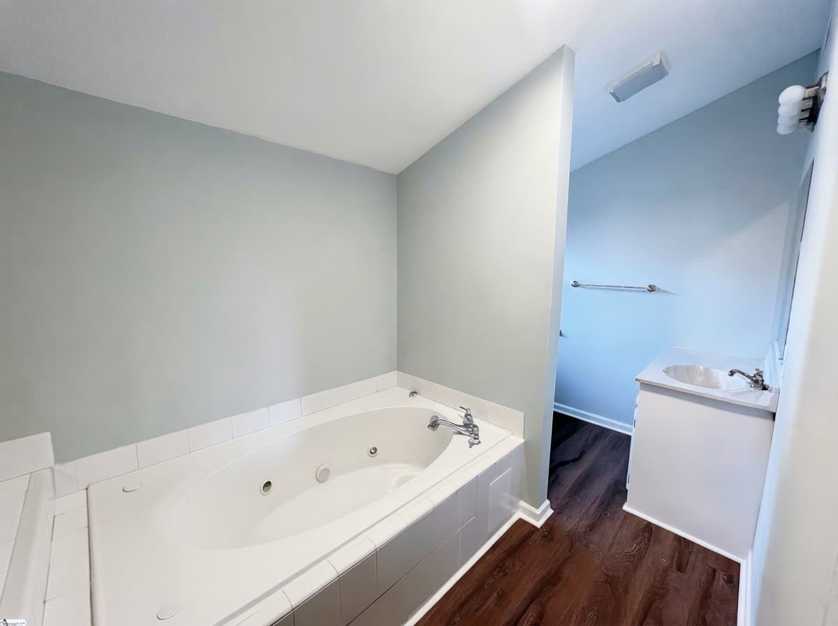 Spartanburg House: 203 Collins Ave