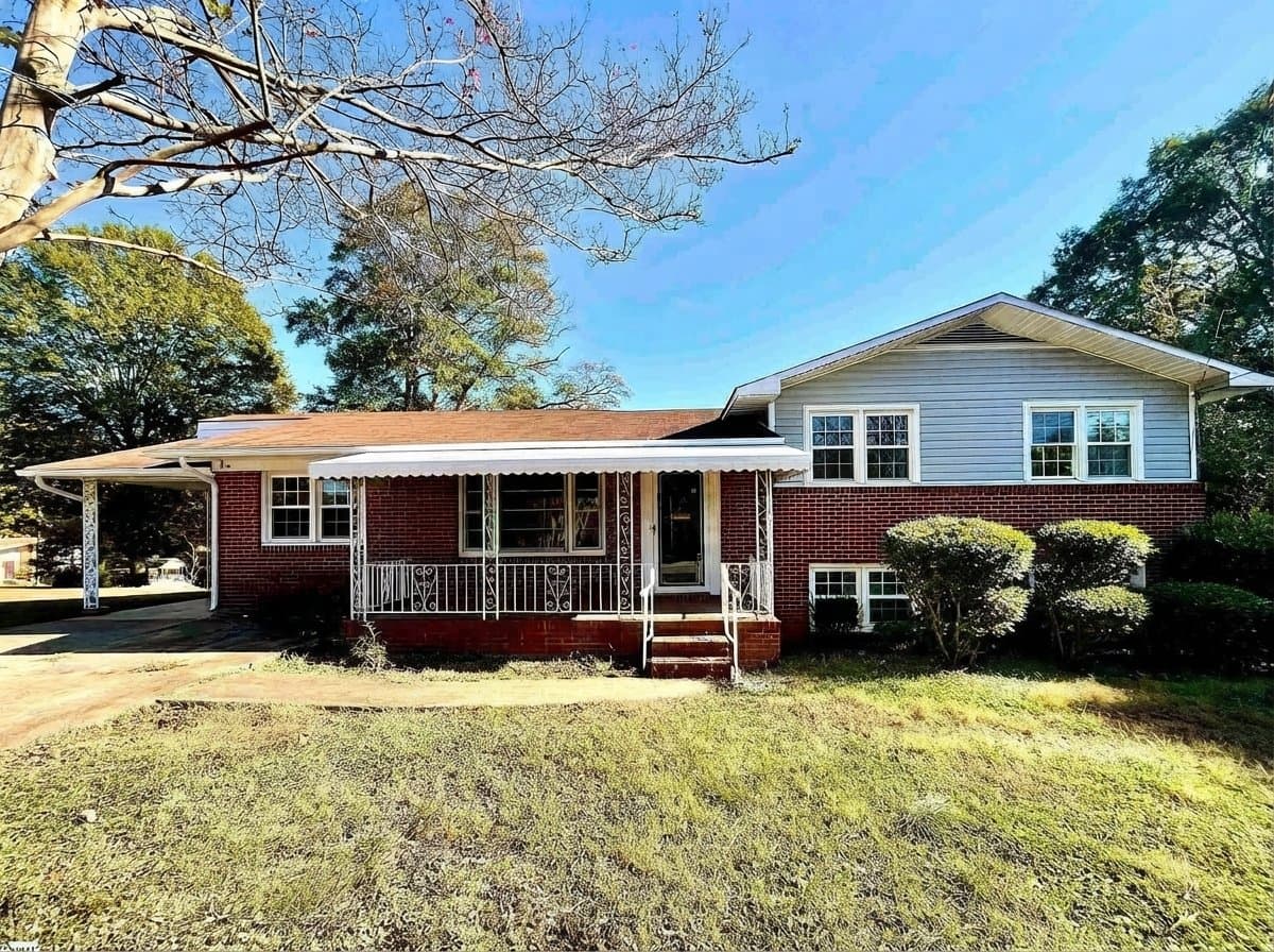 Spartanburg House: 203 Collins Ave
