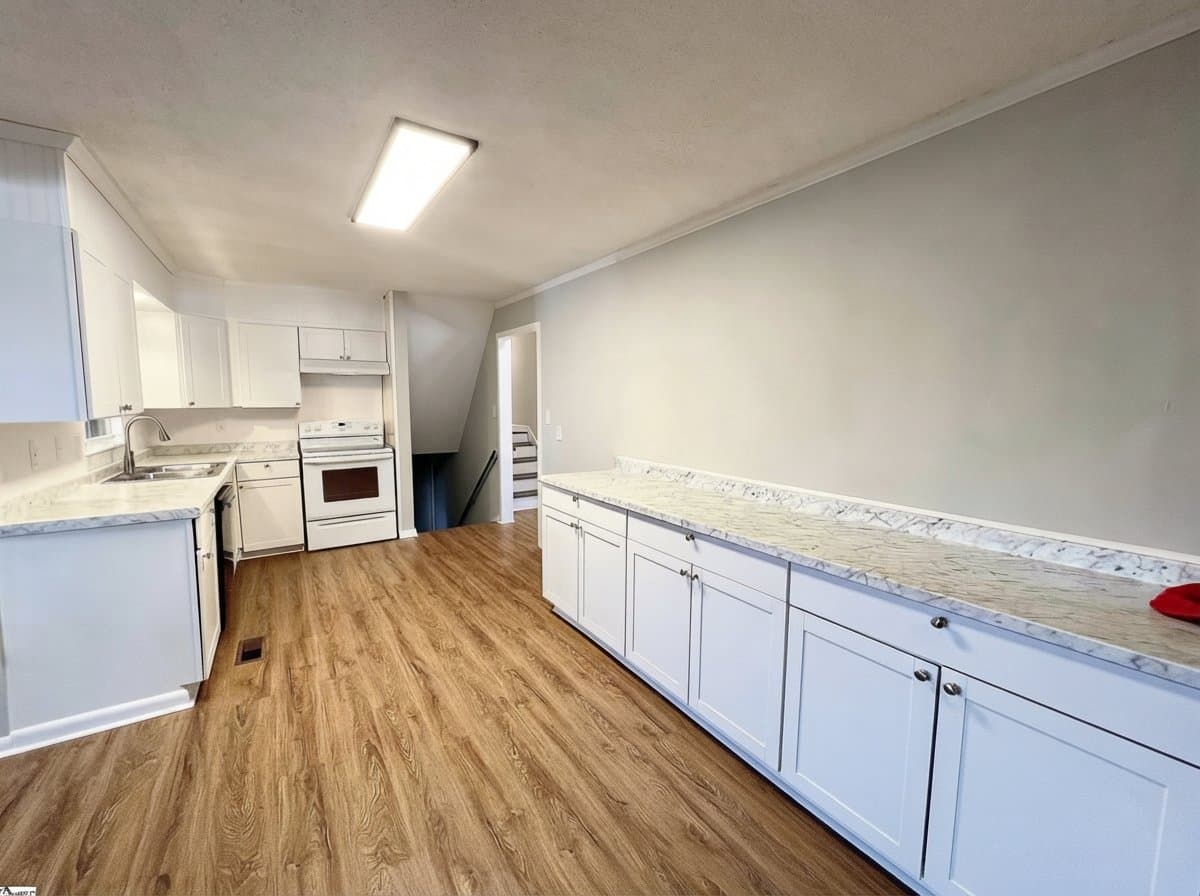 Spartanburg House: 203 Collins Ave