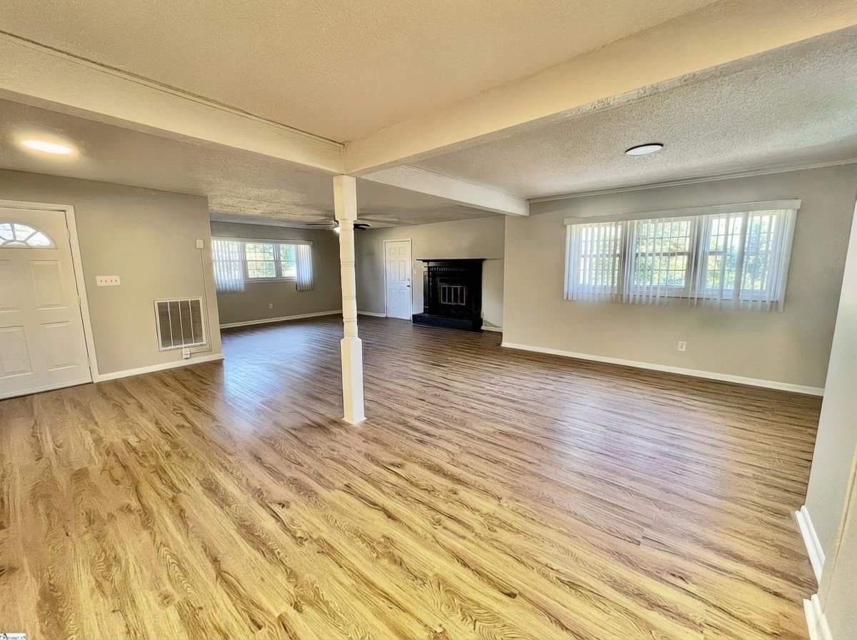 Spartanburg House: 203 Collins Ave