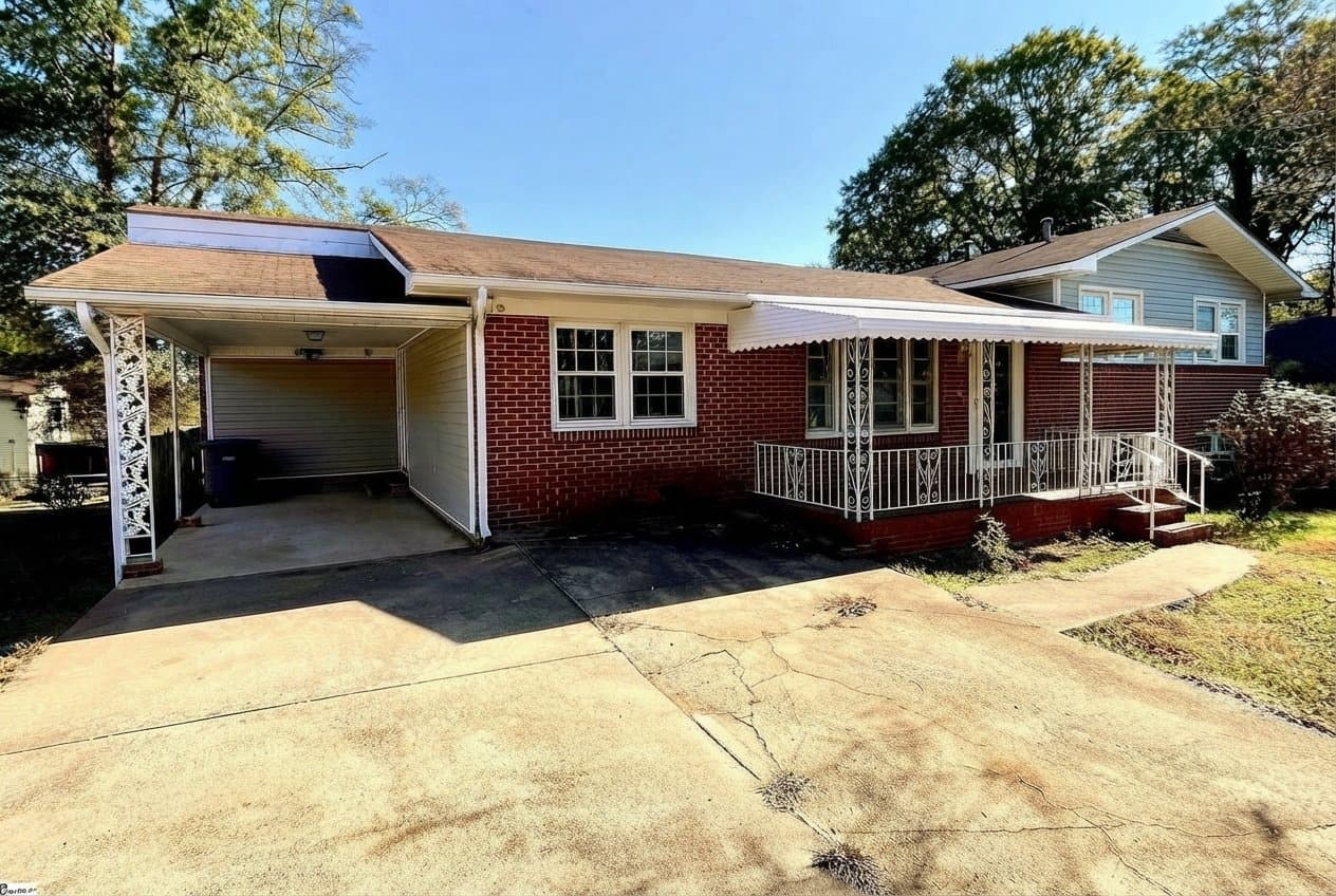 Spartanburg House: 203 Collins Ave