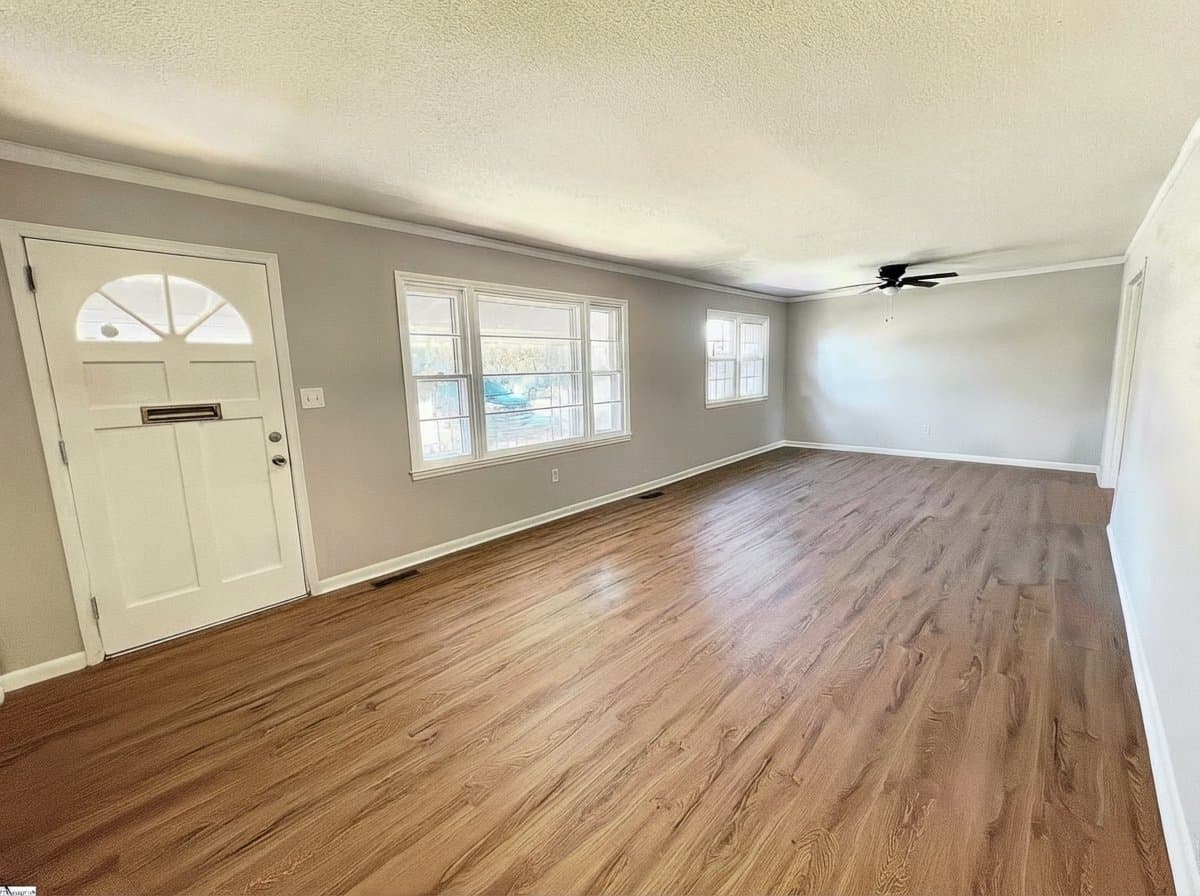 Spartanburg House: 203 Collins Ave