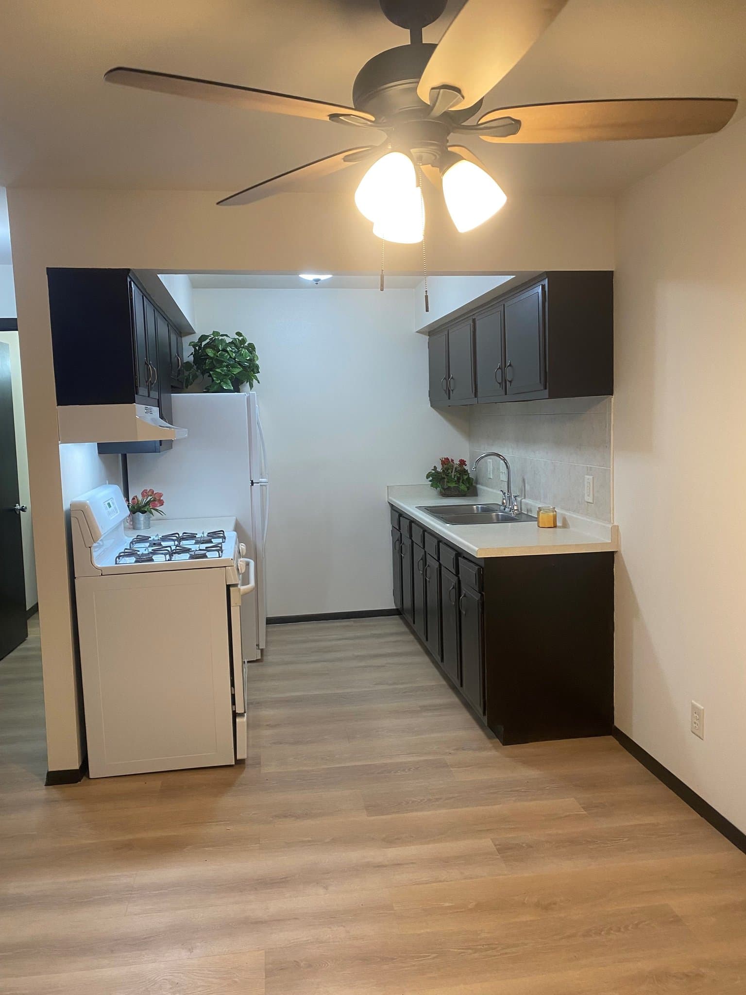 Greenfield Apartment: 6450 West Norwich