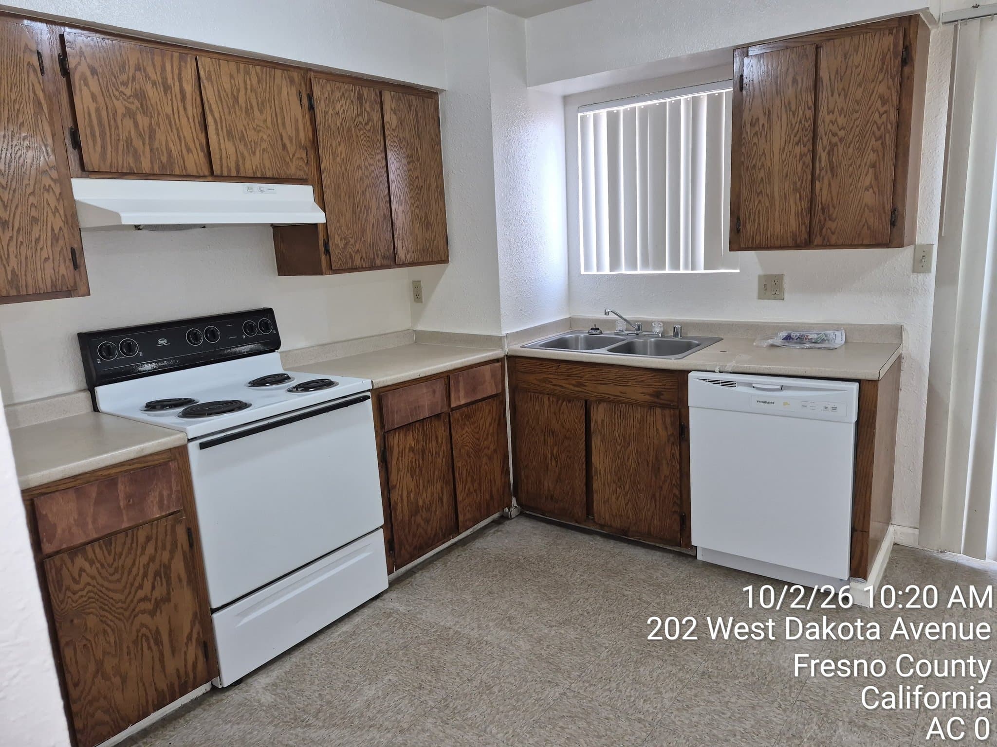 Fresno Townhome: 202 W Dakota, Ave