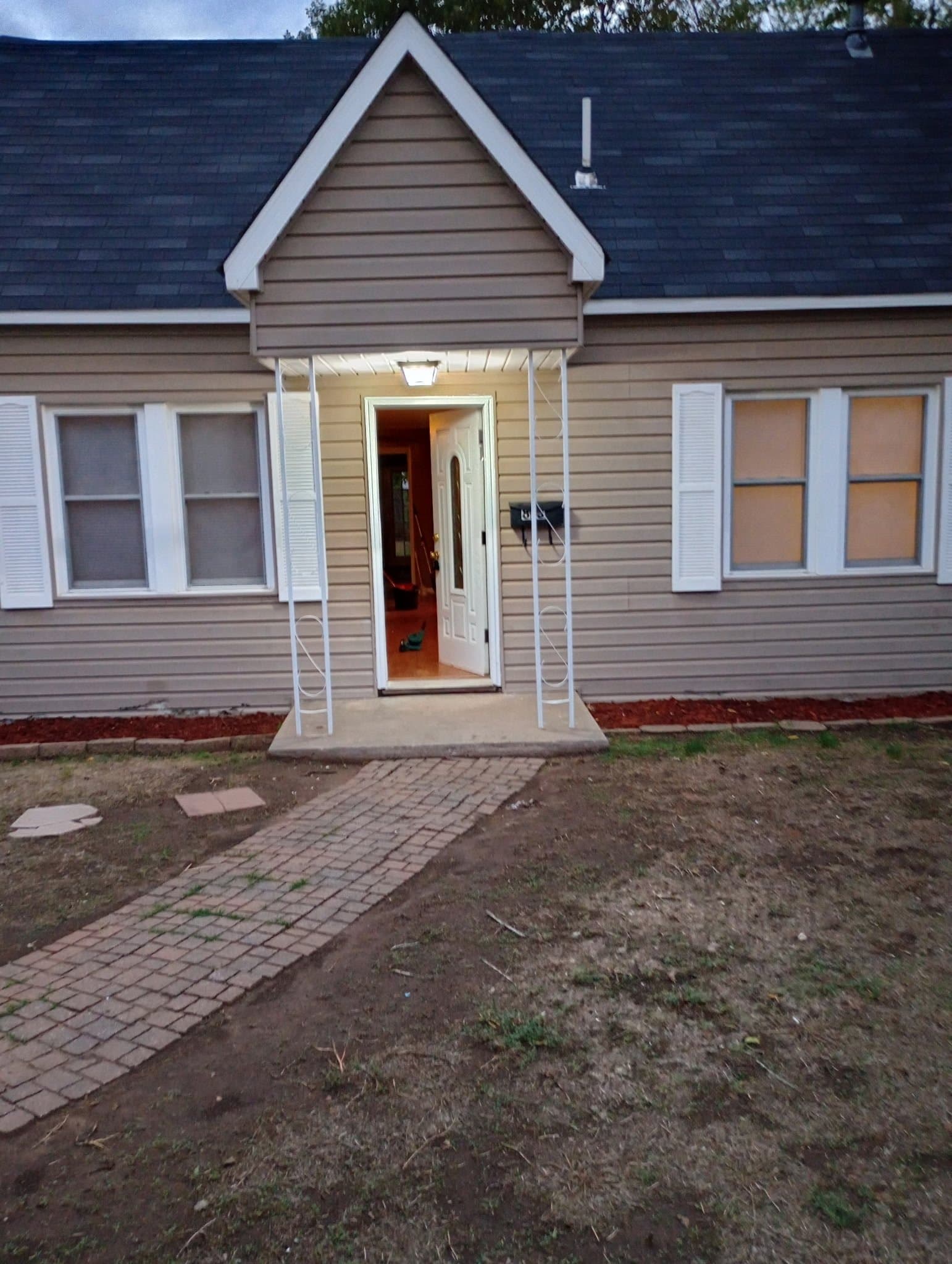 Watonga House: 813 N Burford Ave