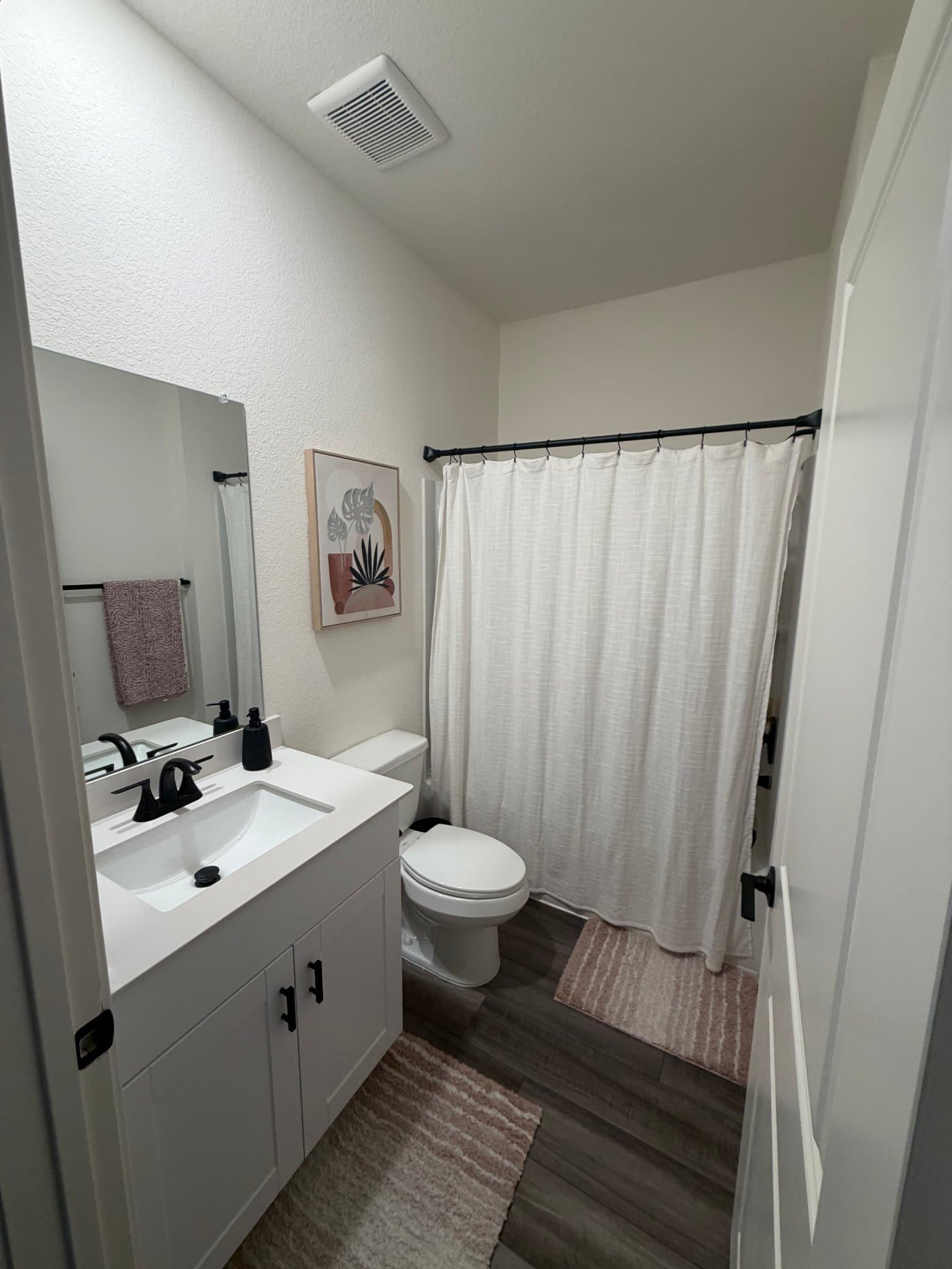 Hutto Single Room: 222 Stonebrook Dr.